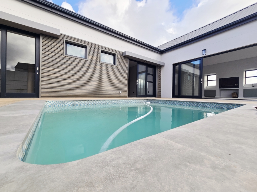3 Bedroom Property for Sale in Kingswood Golf Estate Western Cape